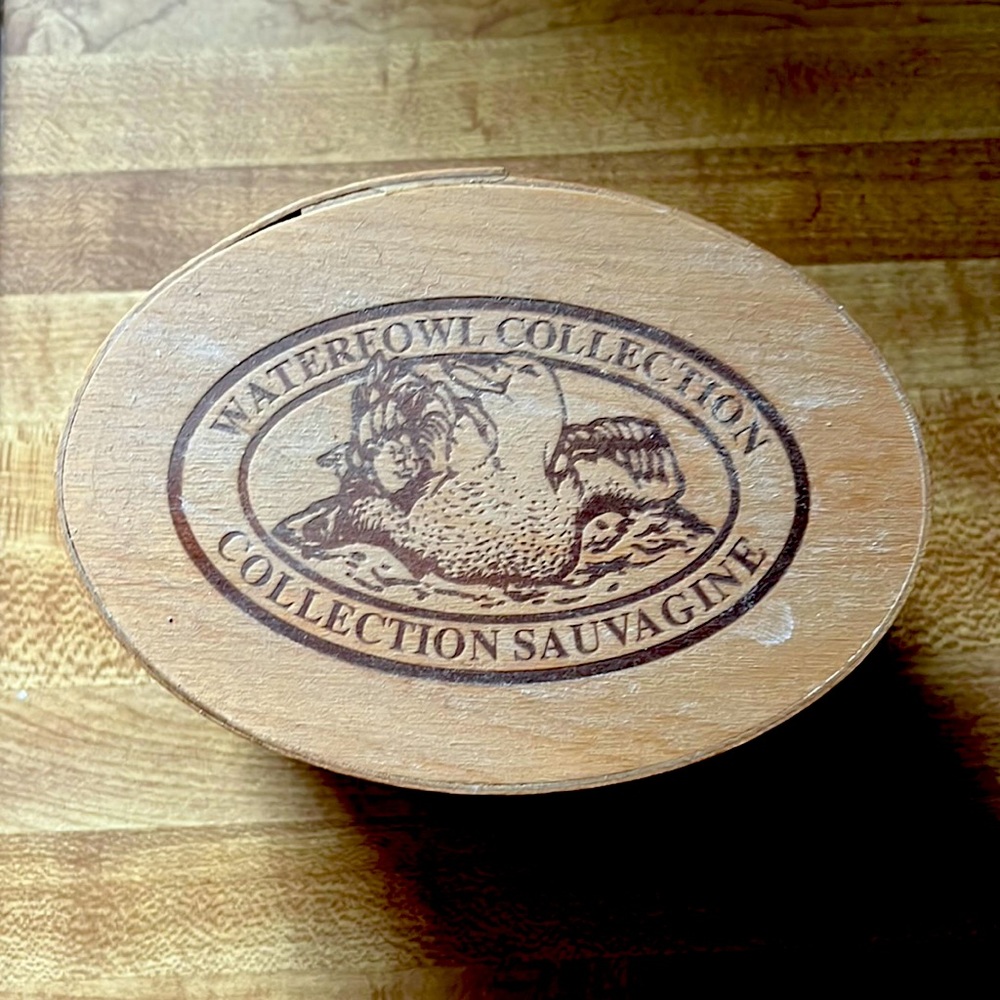 The American miniature series big sky carvers oval wooden box